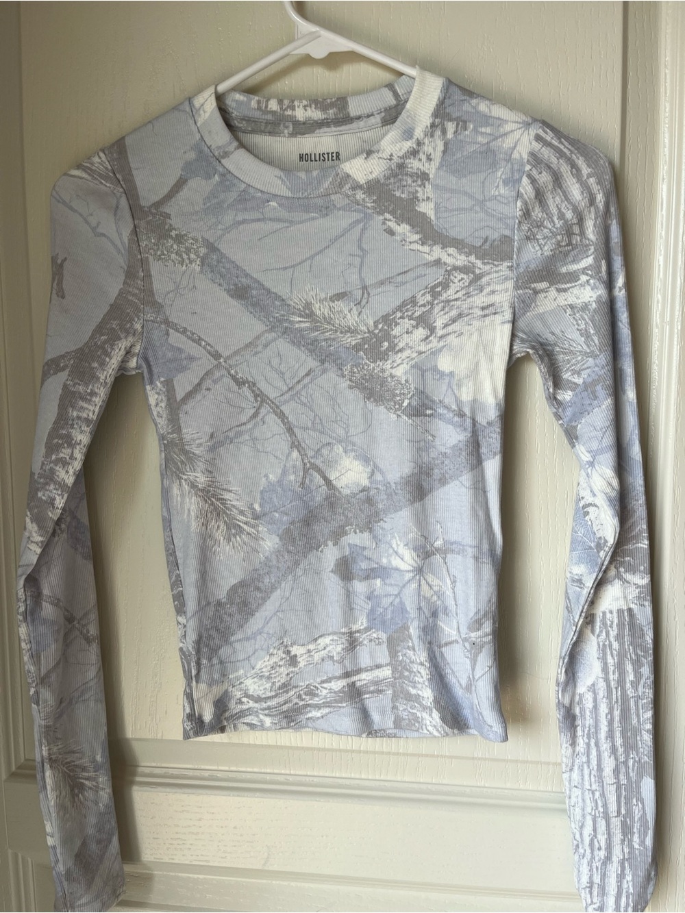Hollister Women's Long-Sleeve Crew Baby Tee Light Blue Camo in XSmall Never Worn